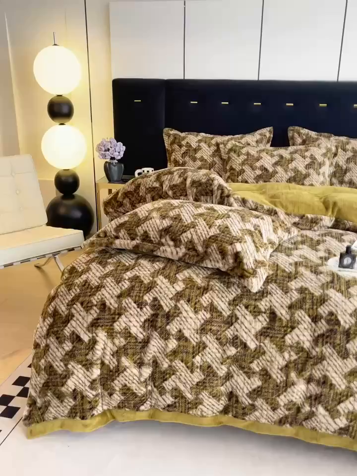 91家纺网 家纺一手货源 找家纺 仟网汇 2025新款兔毛绒法式宽边四件套牛奶绒 绿影阑珊