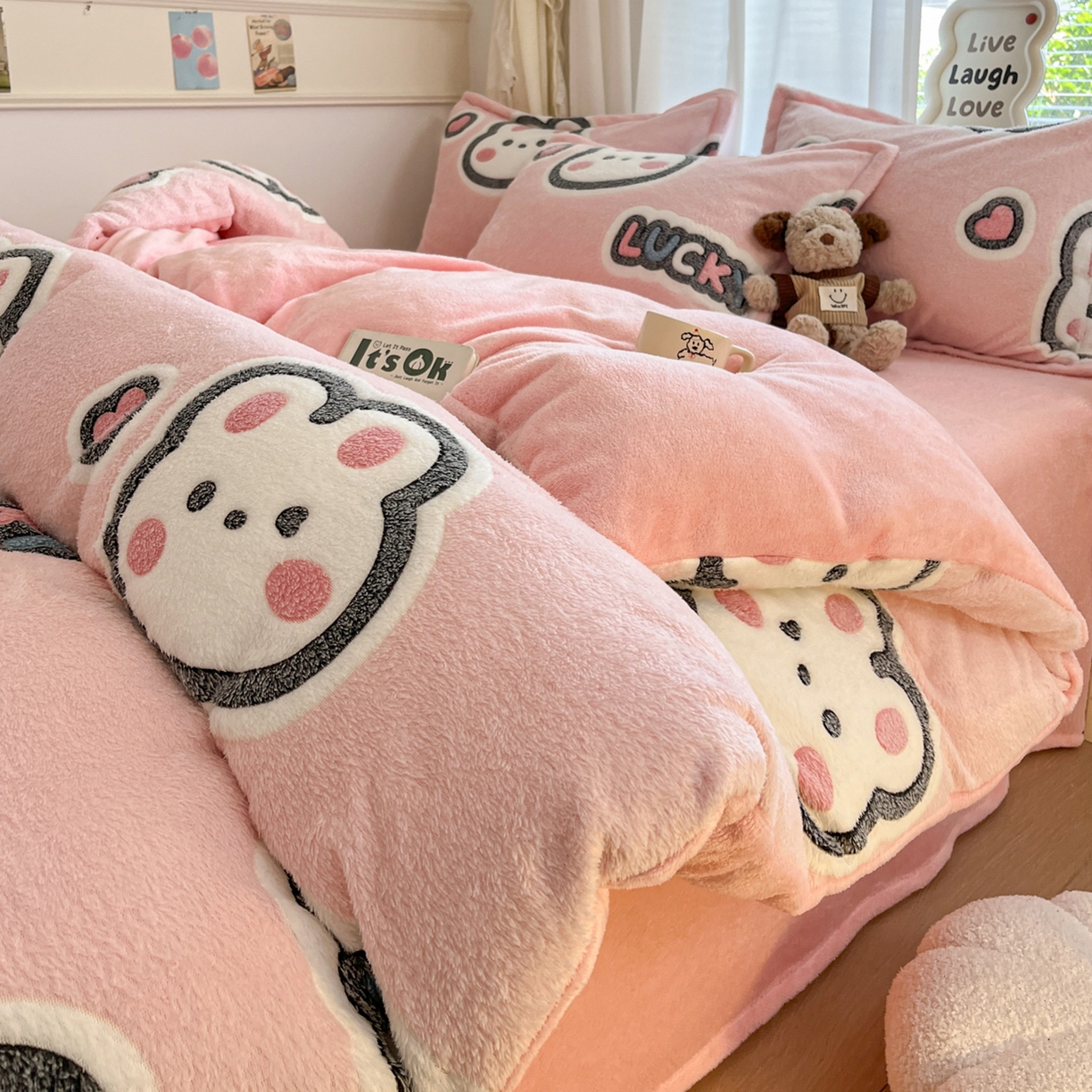 91家纺网 家纺一手货源 找家纺 （总）川悦生活 2025新款立体雪花绒印花大床四件套系列一场景二