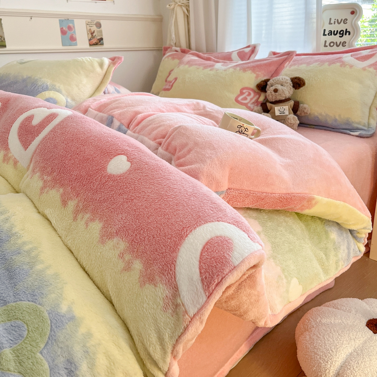 91家纺网 家纺一手货源 找家纺 （总）川悦生活 2025新款立体雪花绒印花大床四件套系列一场景二