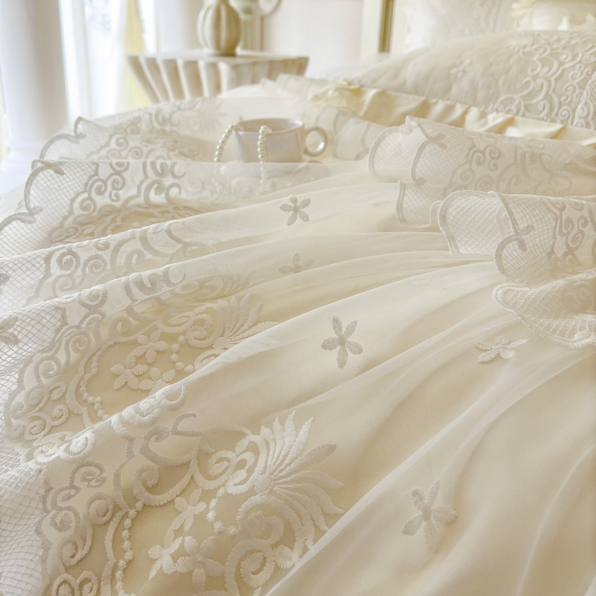 91家纺网 家纺一手货源 找家纺 恋尚 2025新款60S贡缎长绒棉全棉纯棉拉链可拆卸单被套床笠款单床裙床裙单品-曼莉系列 控价170起！ 曼莉-奶油黄