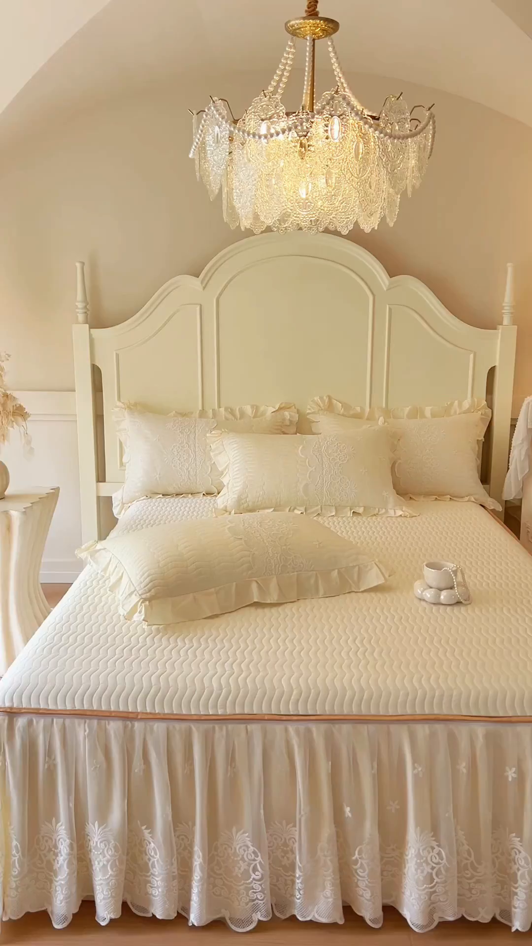 91家纺网 家纺一手货源 找家纺 恋尚 2025新款60S贡缎长绒棉全棉纯棉拉链可拆卸单被套床笠款单床裙床裙单品-曼莉系列 控价170起！ 曼莉-奶油黄