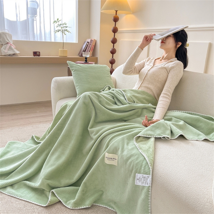 91家纺网 家纺一手货源 找家纺 澳梵家居 2025新款华夫格绒四季毯毛毯 抹茶绿