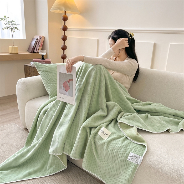 91家纺网 家纺一手货源 找家纺 澳梵家居 2025新款华夫格绒四季毯毛毯 抹茶绿