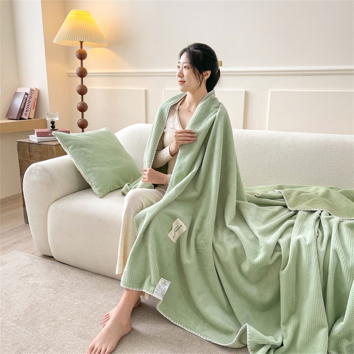 91家纺网 家纺一手货源 找家纺 澳梵家居 2025新款华夫格绒四季毯毛毯 抹茶绿