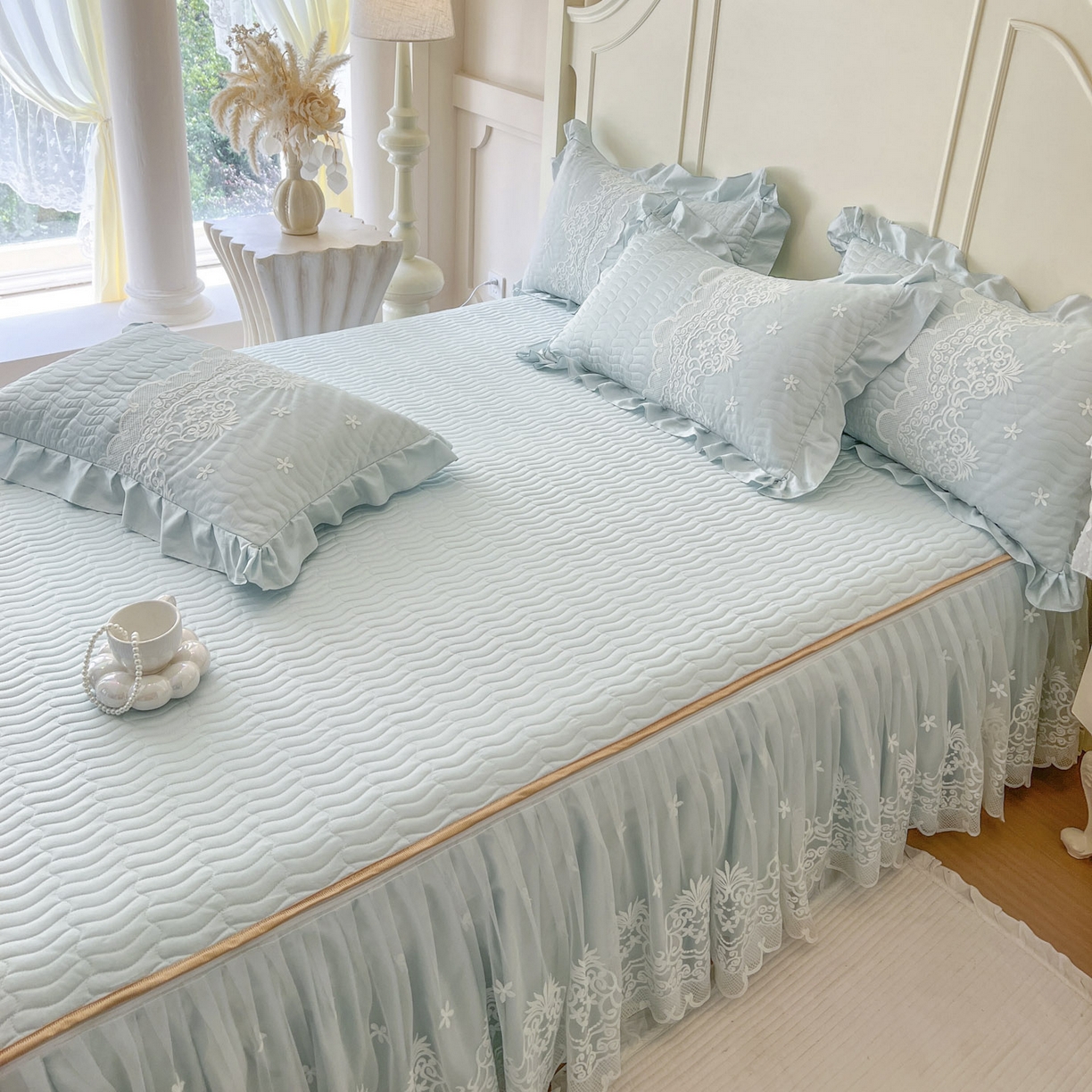 91家纺网 家纺一手货源 找家纺 恋尚 2025新款60S贡缎长绒棉全棉纯棉拉链可拆卸单被套床笠款单床裙床裙单品-曼莉系列 控价170起！ 曼莉-清新蓝