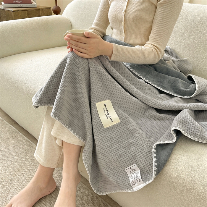 91家纺网 家纺一手货源 找家纺 澳梵家居 2025新款华夫格绒四季毯毛毯 时光灰