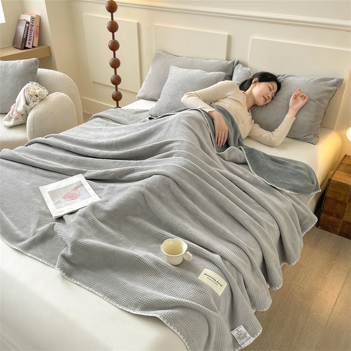 91家纺网 家纺一手货源 找家纺 澳梵家居 2025新款华夫格绒四季毯毛毯 时光灰