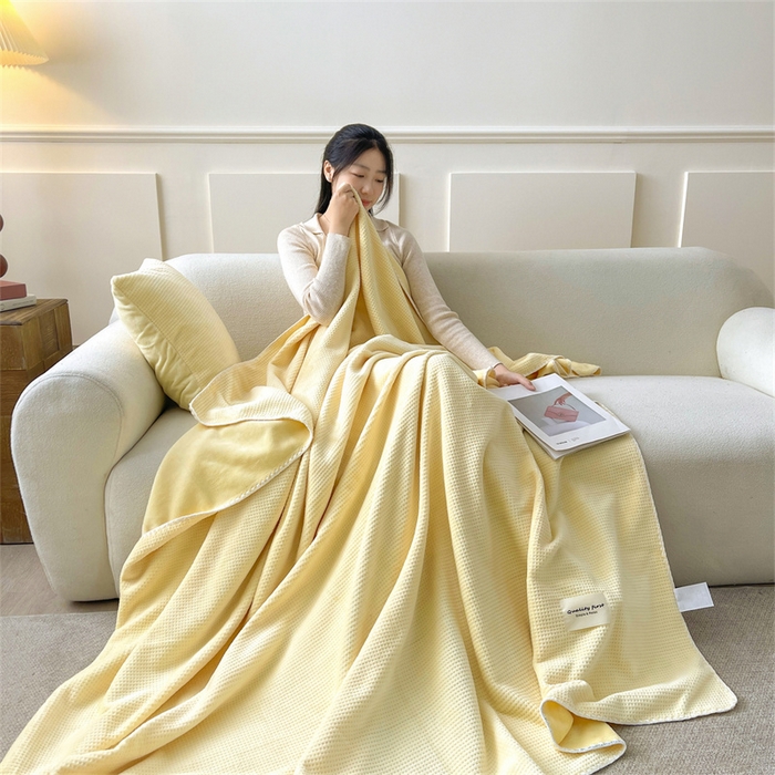 91家纺网 家纺一手货源 找家纺 澳梵家居 2025新款华夫格绒四季毯毛毯 奶油黄