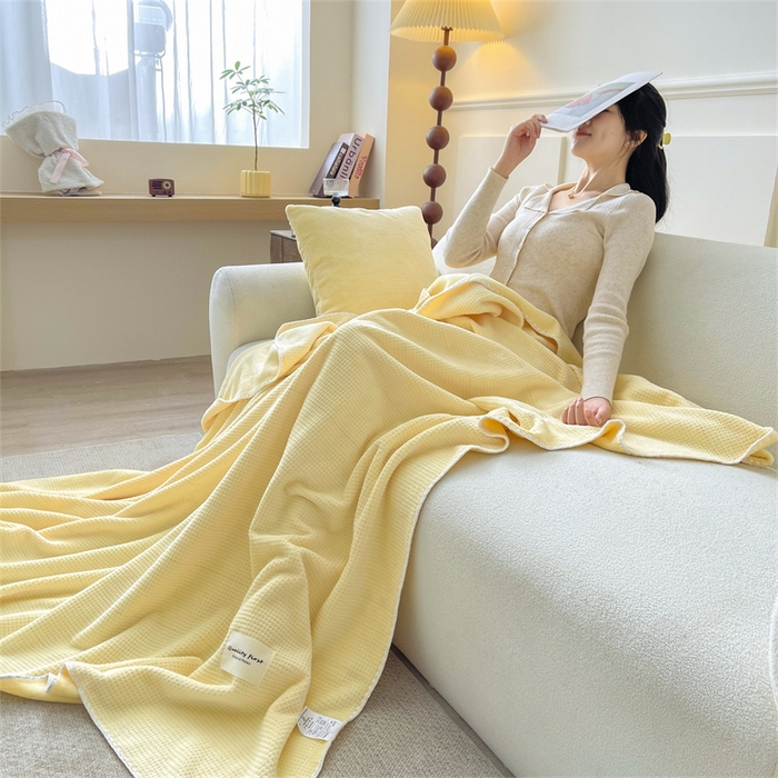 91家纺网 家纺一手货源 找家纺 澳梵家居 2025新款华夫格绒四季毯毛毯 奶油黄