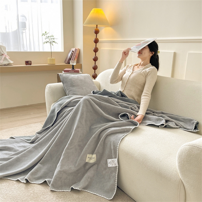 91家纺网 家纺一手货源 找家纺 澳梵家居 2025新款华夫格绒四季毯毛毯 时光灰