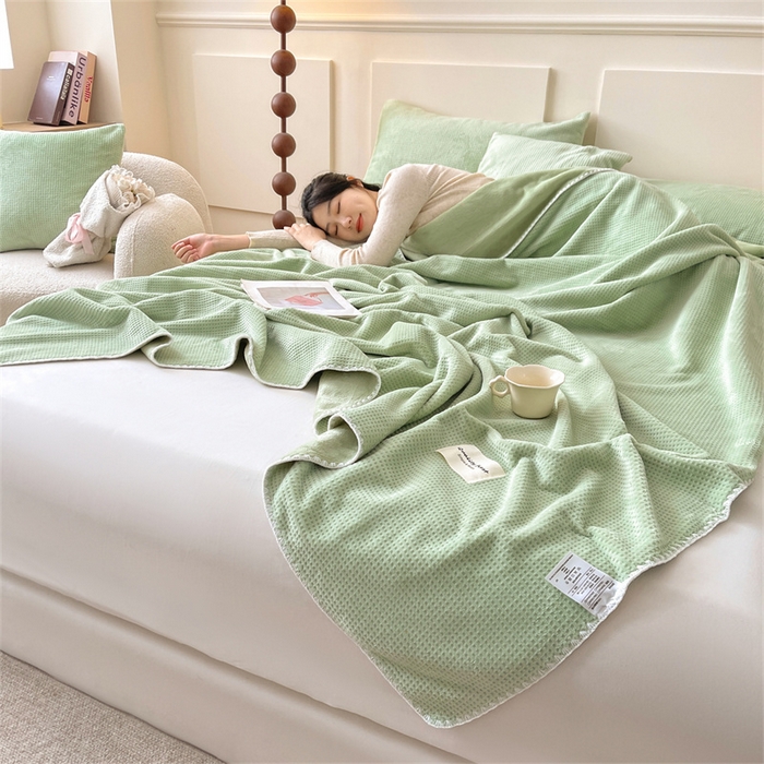 91家纺网 家纺一手货源 找家纺 澳梵家居 2025新款华夫格绒四季毯毛毯 抹茶绿