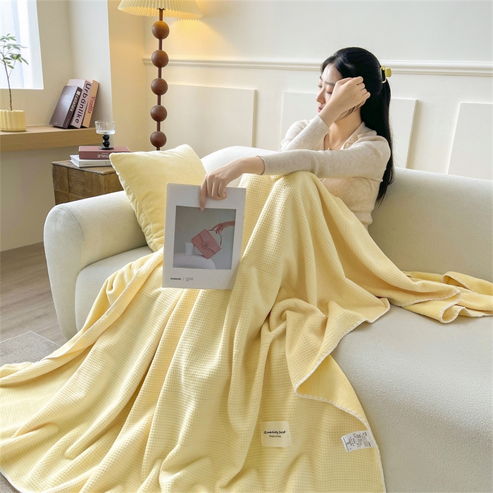 91家纺网 家纺一手货源 找家纺 澳梵家居 2025新款华夫格绒四季毯毛毯 奶油黄