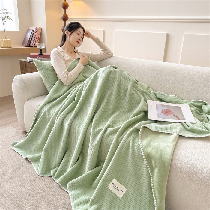 91家纺网 家纺一手货源 找家纺 澳梵家居 2025新款华夫格绒四季毯毛毯 抹茶绿