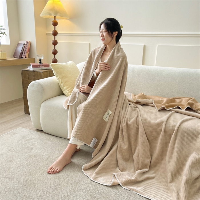 91家纺网 家纺一手货源 找家纺 澳梵家居 2025新款华夫格绒四季毯毛毯 香槟咖