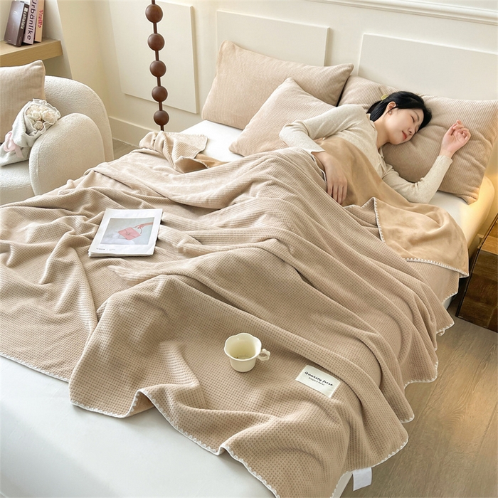 91家纺网 家纺一手货源 找家纺 澳梵家居 2025新款华夫格绒四季毯毛毯 香槟咖