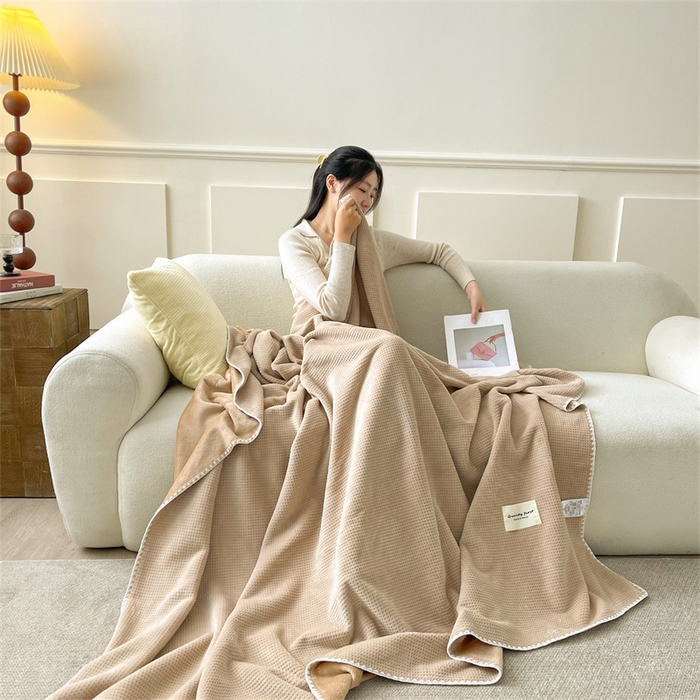 91家纺网 家纺一手货源 找家纺 澳梵家居 2025新款华夫格绒四季毯毛毯 香槟咖