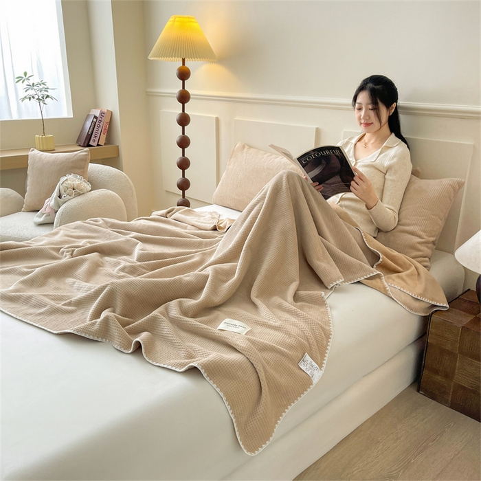 91家纺网 家纺一手货源 找家纺 澳梵家居 2025新款华夫格绒四季毯毛毯 香槟咖