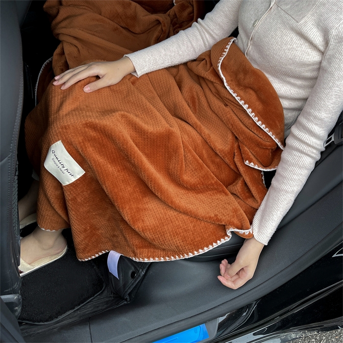 91家纺网 家纺一手货源 找家纺 澳梵家居 2025新款华夫格绒四季毯毛毯 焦糖色