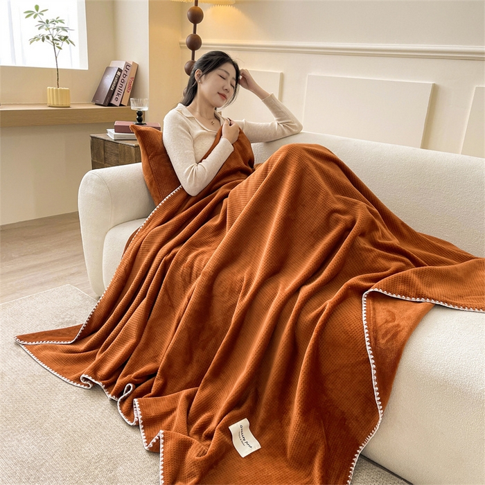 91家纺网 家纺一手货源 找家纺 澳梵家居 2025新款华夫格绒四季毯毛毯 焦糖色