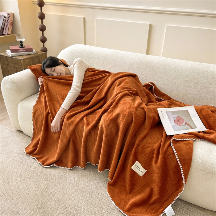 91家纺网 家纺一手货源 找家纺 澳梵家居 2025新款华夫格绒四季毯毛毯 焦糖色