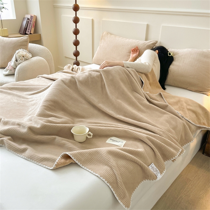 91家纺网 家纺一手货源 找家纺 澳梵家居 2025新款华夫格绒四季毯毛毯 香槟咖