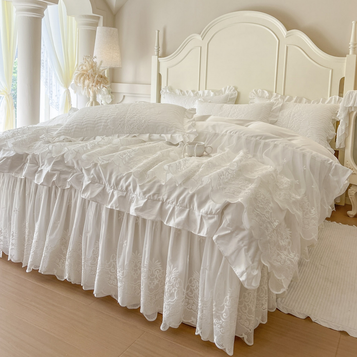 91家纺网 家纺一手货源 找家纺 恋尚 2025新款60S贡缎长绒棉全棉纯棉拉链可拆卸单被套床笠款单床裙床裙单品-曼莉系列 控价170起！ 曼莉-珍珠白