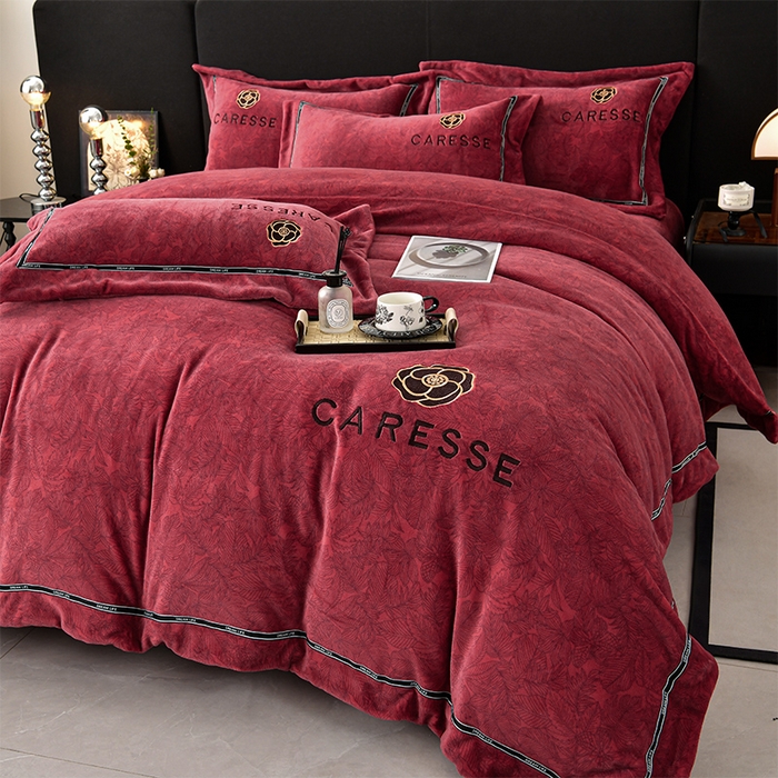 91家纺网 家纺一手货源 找家纺 妮恒美家纺 2025新款高克重牛奶绒刺绣四件套-山茶花-安哥拉红