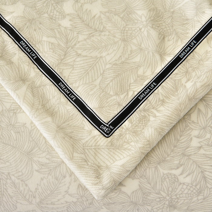 91家纺网 家纺一手货源 找家纺 妮恒美家纺 2025新款高克重牛奶绒刺绣四件套-山茶花-白奶咖