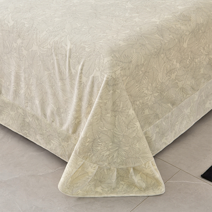 91家纺网 家纺一手货源 找家纺 妮恒美家纺 2025新款高克重牛奶绒刺绣四件套-山茶花-白奶咖