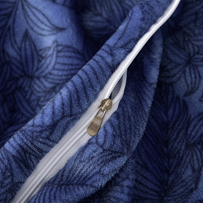 91家纺网 家纺一手货源 找家纺 妮恒美家纺 2025新款高克重牛奶绒刺绣四件套-山茶花-雾蓝