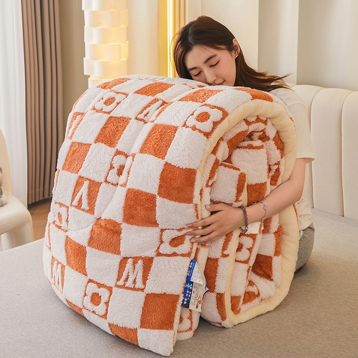 91家纺网 家纺一手货源 找家纺 悦然毛巾被 2025新款舒棉绒大提花冬被冬用保暖加厚被子被芯 时尚字母格