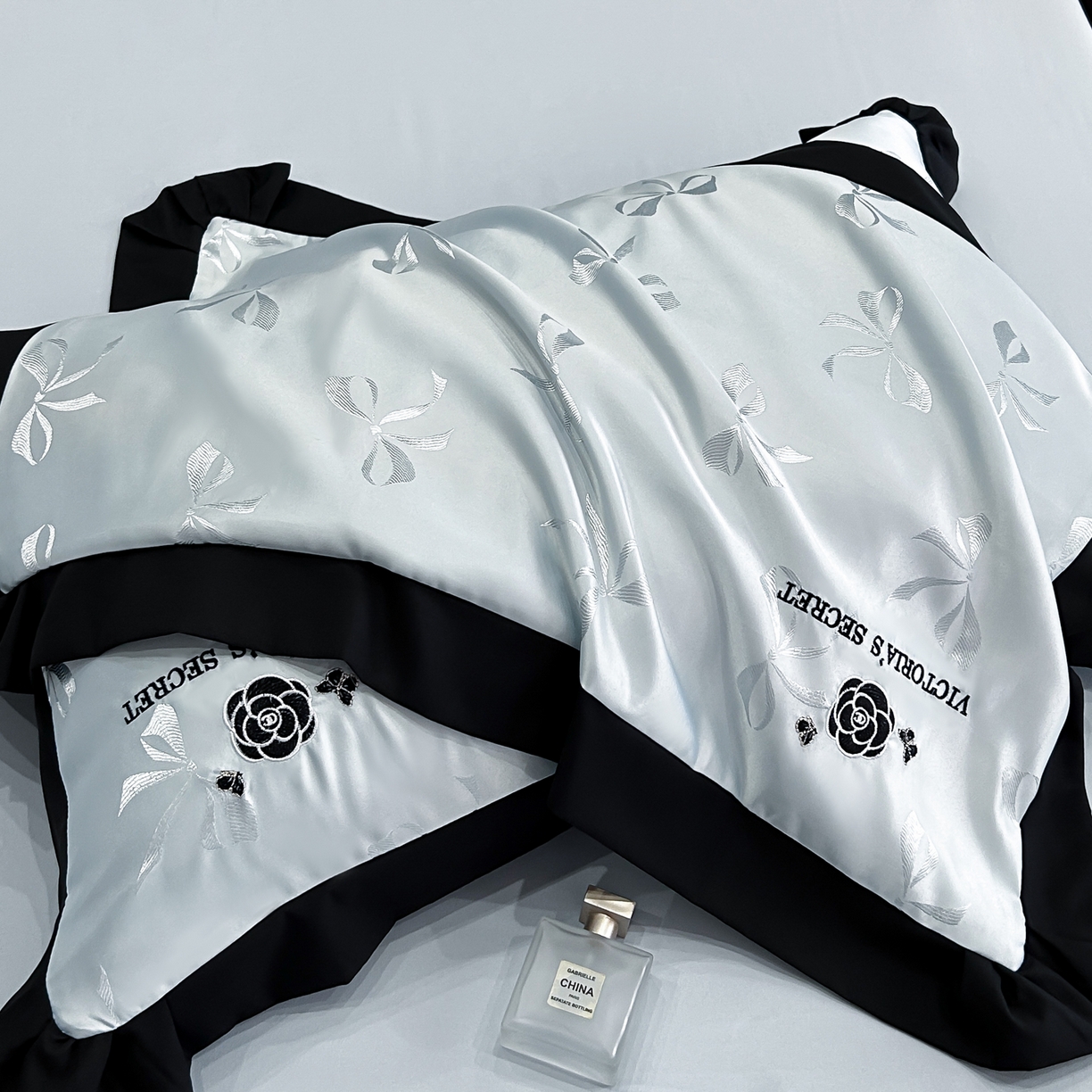 91家纺网 家纺一手货源 找家纺 花沐家居 2025新款蝴蝶提花水洗棉四件套 夏洛特