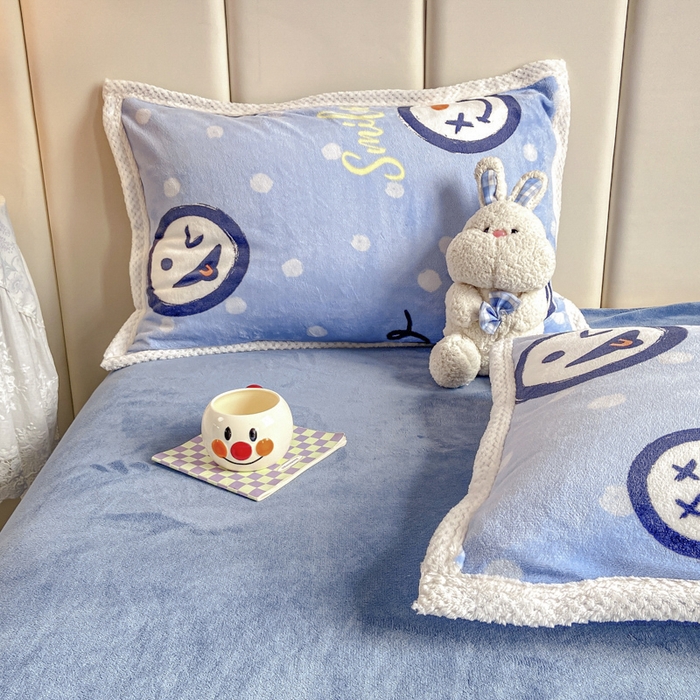 91家纺网 家纺一手货源 找家纺 阿亮家纺 2025新款高克重大包边菠萝格牛奶绒活性印染四件套 开心笑脸