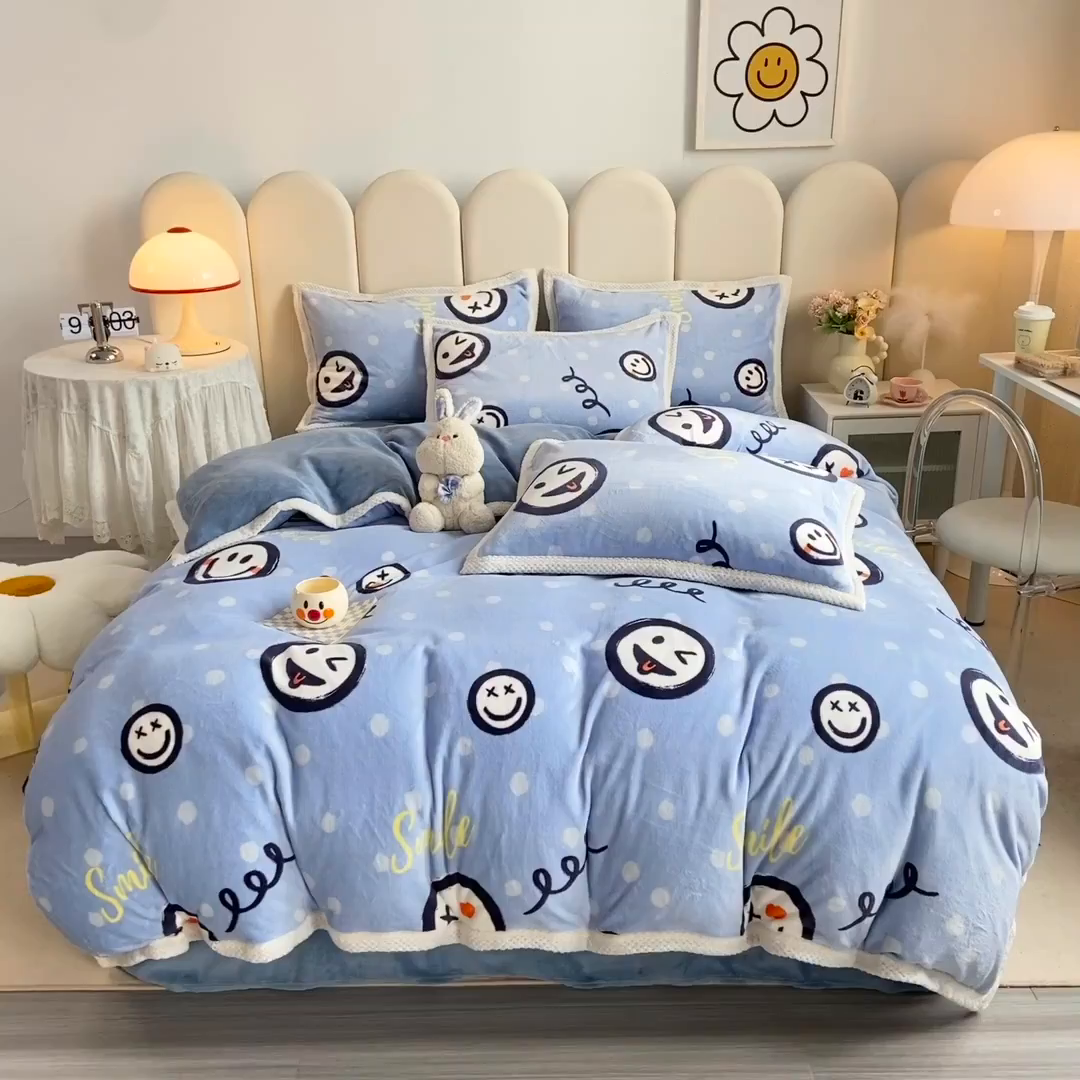 91家纺网 家纺一手货源 找家纺 阿亮家纺 2025新款高克重大包边菠萝格牛奶绒活性印染四件套 开心笑脸