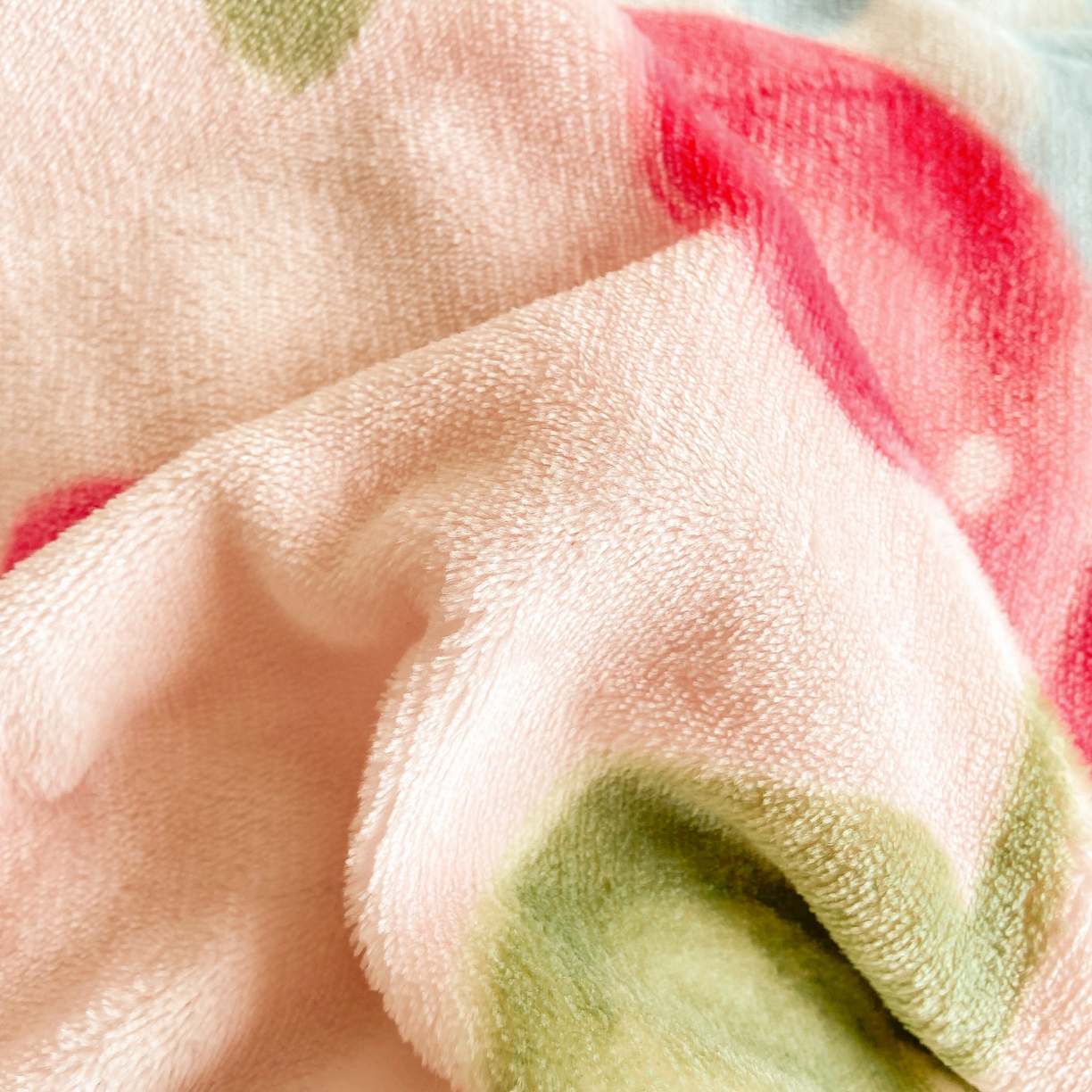 91家纺网 家纺一手货源 找家纺 瑞禾家纺（原阿亮） 2025新款高克重大包边菠萝格牛奶绒活性印染四件套 可可樱桃