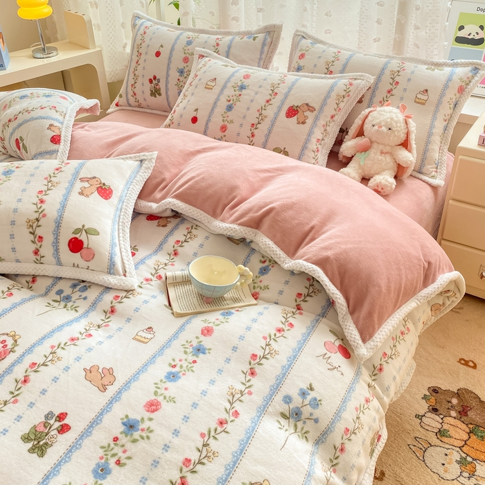 91家纺网 家纺一手货源 找家纺 阿亮家纺 2025新款高克重大包边菠萝格牛奶绒活性印染四件套 恋恋画语