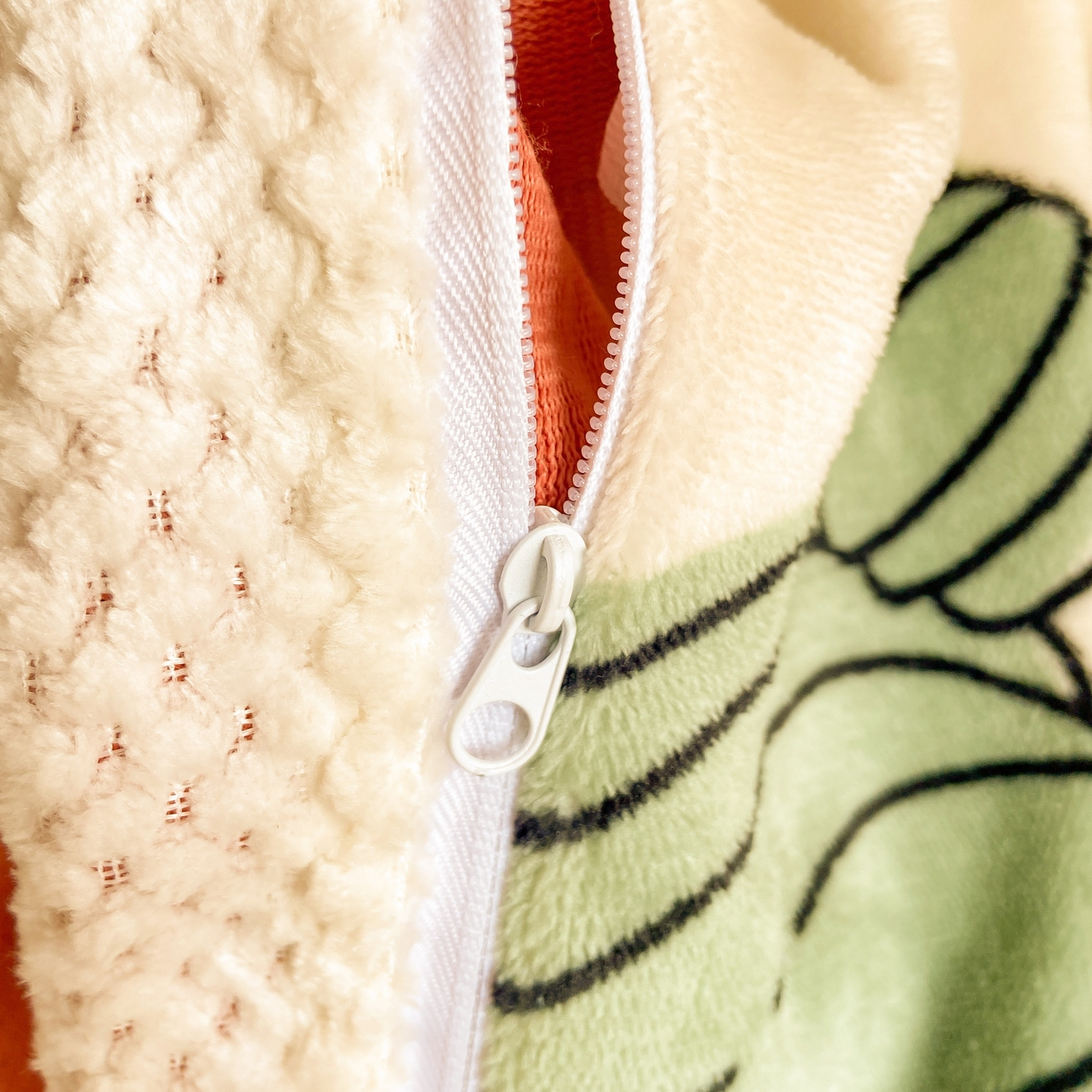 91家纺网 家纺一手货源 找家纺 阿亮家纺 2025新款高克重大包边菠萝格牛奶绒活性印染四件套 绿洲小熊