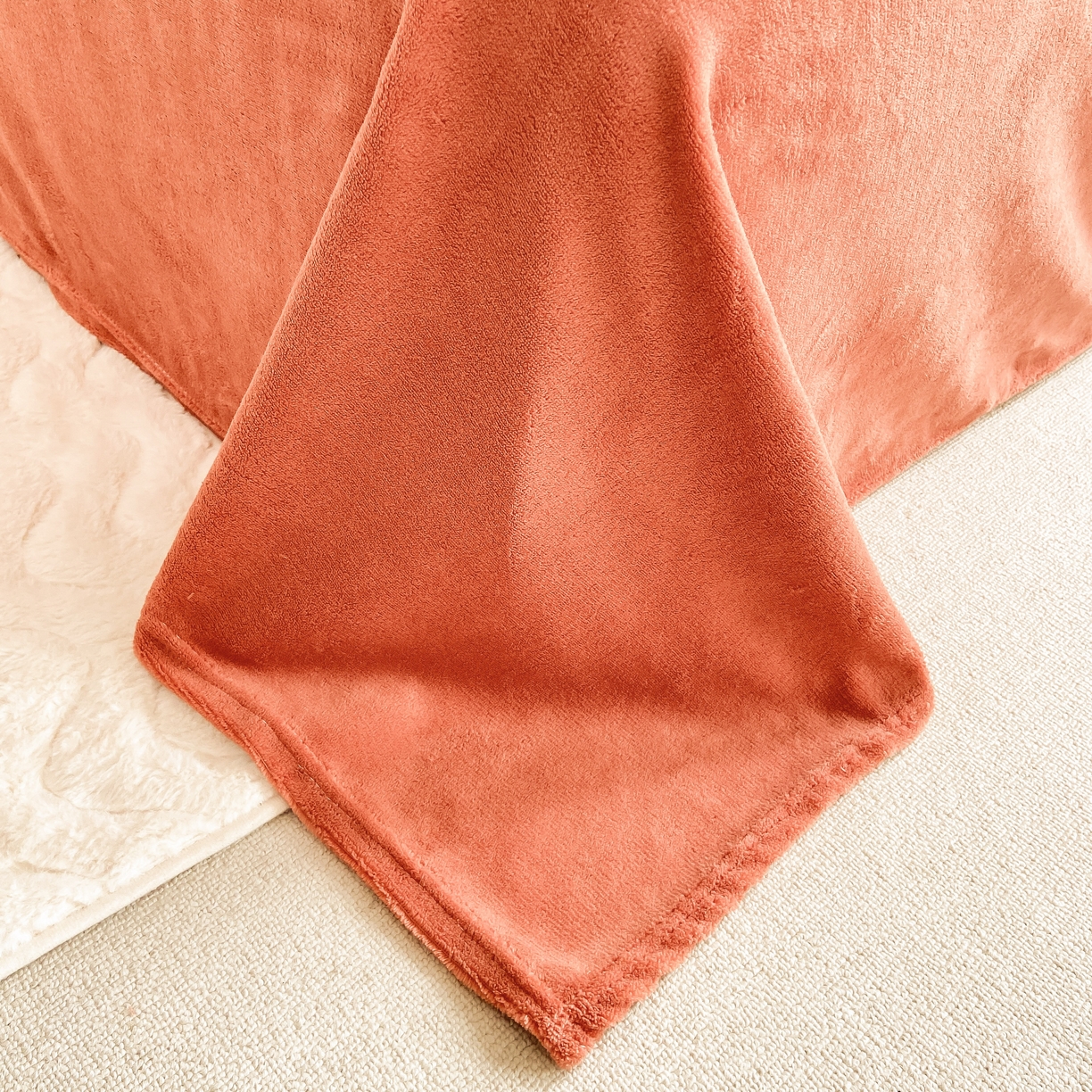 91家纺网 家纺一手货源 找家纺 阿亮家纺 2025新款高克重大包边菠萝格牛奶绒活性印染四件套 绿洲小熊