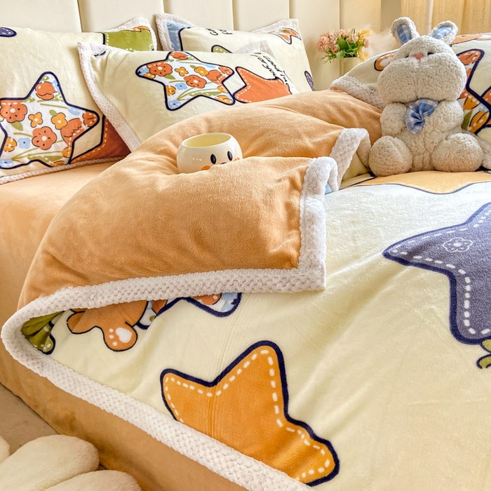 91家纺网 家纺一手货源 找家纺 阿亮家纺 2025新款高克重大包边菠萝格牛奶绒活性印染四件套 满天星