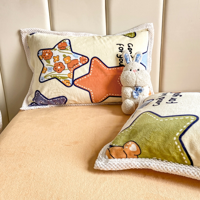 91家纺网 家纺一手货源 找家纺 阿亮家纺 2025新款高克重大包边菠萝格牛奶绒活性印染四件套 满天星