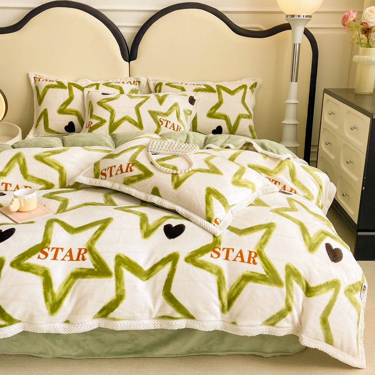 91家纺网 家纺一手货源 找家纺 阿亮家纺 2025新款高克重大包边菠萝格牛奶绒活性印染四件套 明日之星