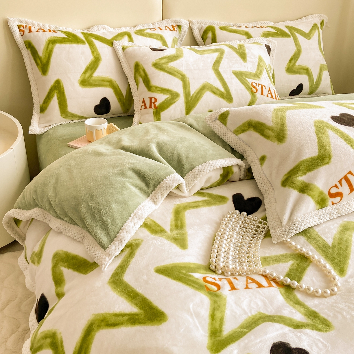 91家纺网 家纺一手货源 找家纺 阿亮家纺 2025新款高克重大包边菠萝格牛奶绒活性印染四件套 明日之星