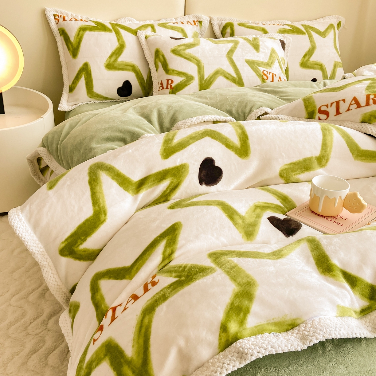 91家纺网 家纺一手货源 找家纺 阿亮家纺 2025新款高克重大包边菠萝格牛奶绒活性印染四件套 明日之星