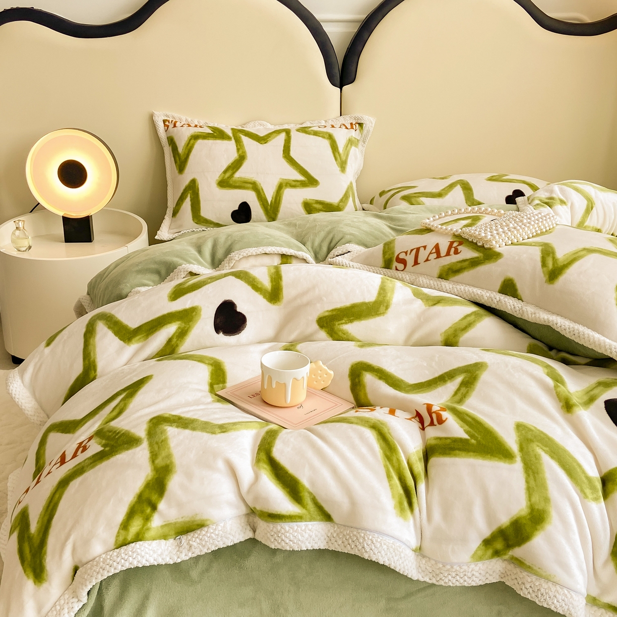 91家纺网 家纺一手货源 找家纺 阿亮家纺 2025新款高克重大包边菠萝格牛奶绒活性印染四件套 明日之星