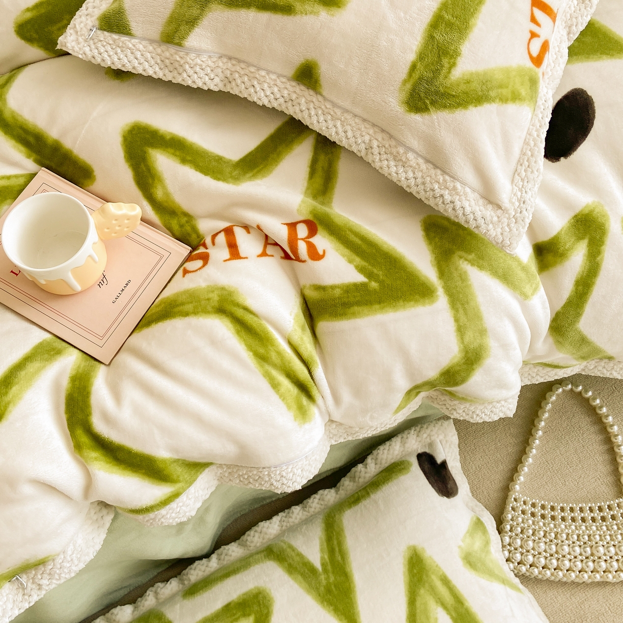 91家纺网 家纺一手货源 找家纺 阿亮家纺 2025新款高克重大包边菠萝格牛奶绒活性印染四件套 明日之星