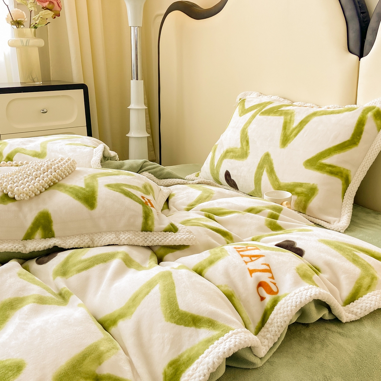 91家纺网 家纺一手货源 找家纺 阿亮家纺 2025新款高克重大包边菠萝格牛奶绒活性印染四件套 明日之星