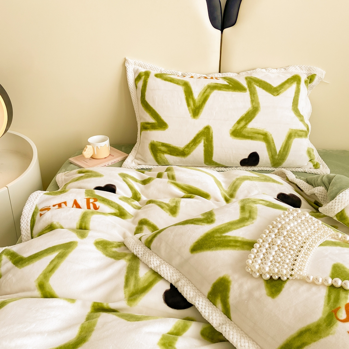 91家纺网 家纺一手货源 找家纺 阿亮家纺 2025新款高克重大包边菠萝格牛奶绒活性印染四件套 明日之星