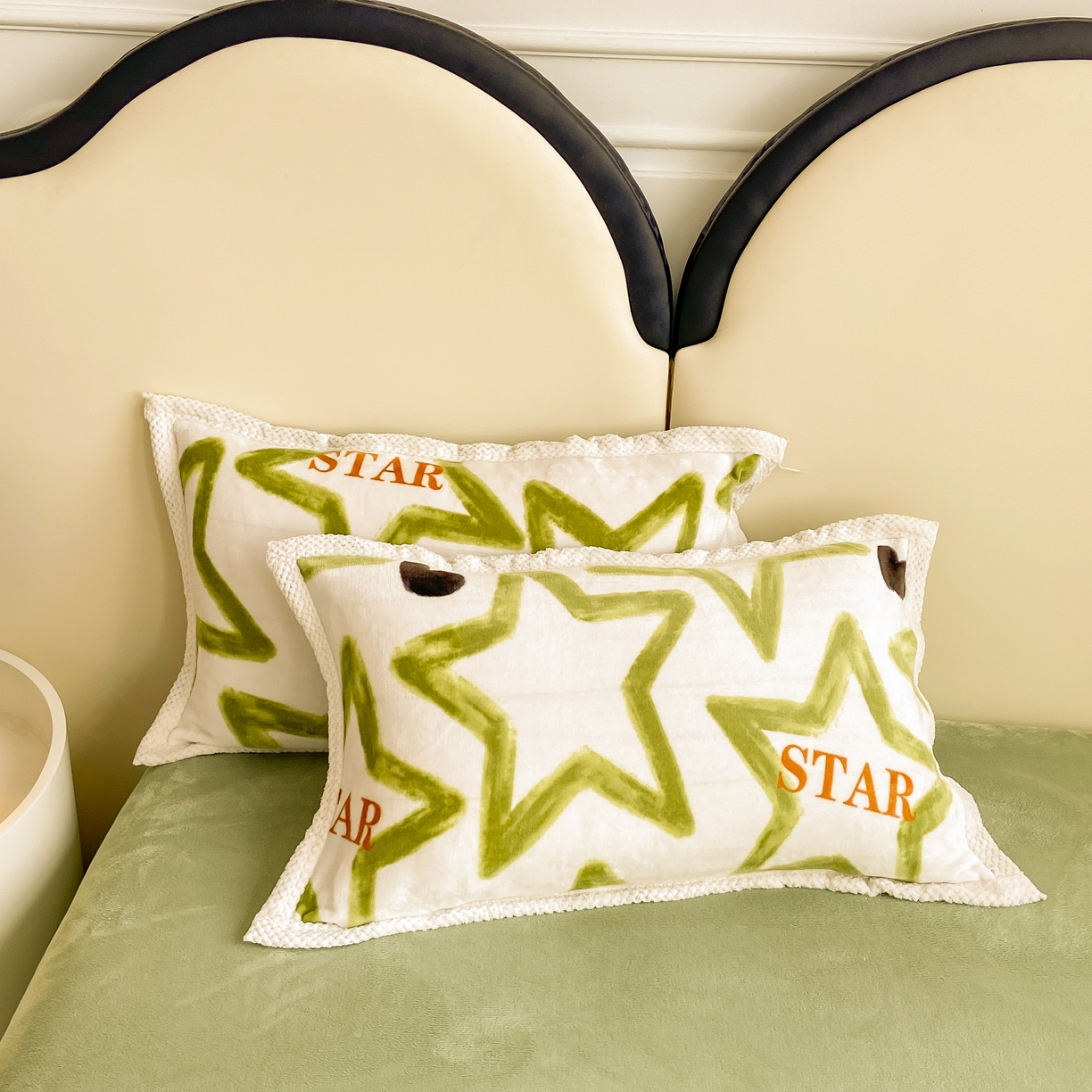 91家纺网 家纺一手货源 找家纺 阿亮家纺 2025新款高克重大包边菠萝格牛奶绒活性印染四件套 明日之星