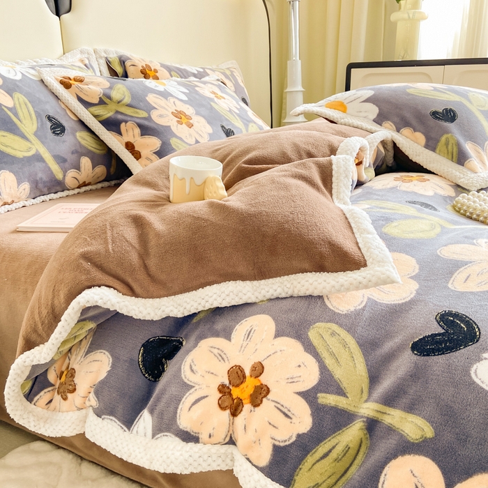 91家纺网 家纺一手货源 找家纺 阿亮家纺 2025新款高克重大包边菠萝格牛奶绒活性印染四件套 陌上花开