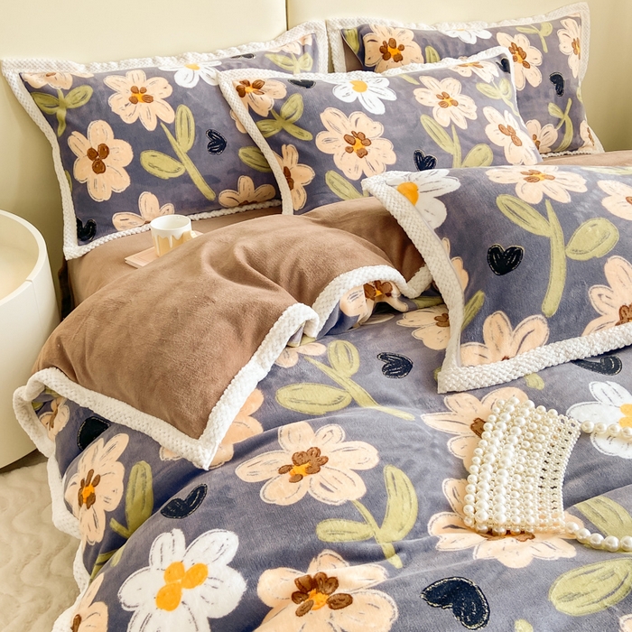 91家纺网 家纺一手货源 找家纺 阿亮家纺 2025新款高克重大包边菠萝格牛奶绒活性印染四件套 陌上花开